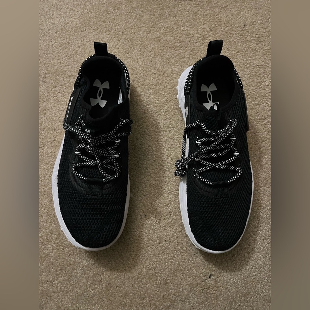 Under Armour men’s black sneakers size 8/womens 9.5